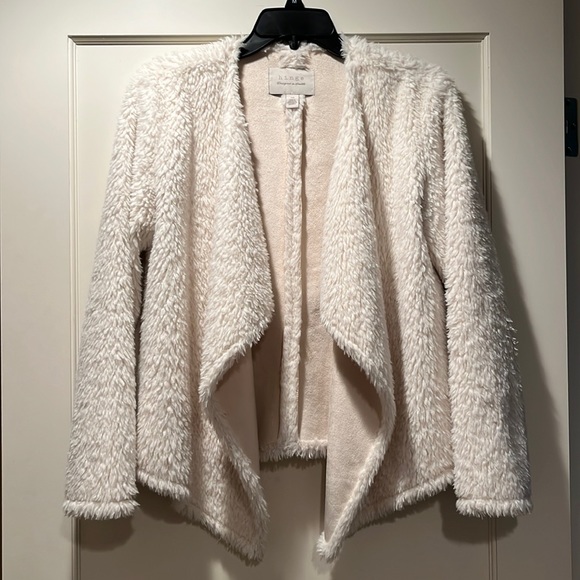 Fuzzy jacket - Picture 1 of 2